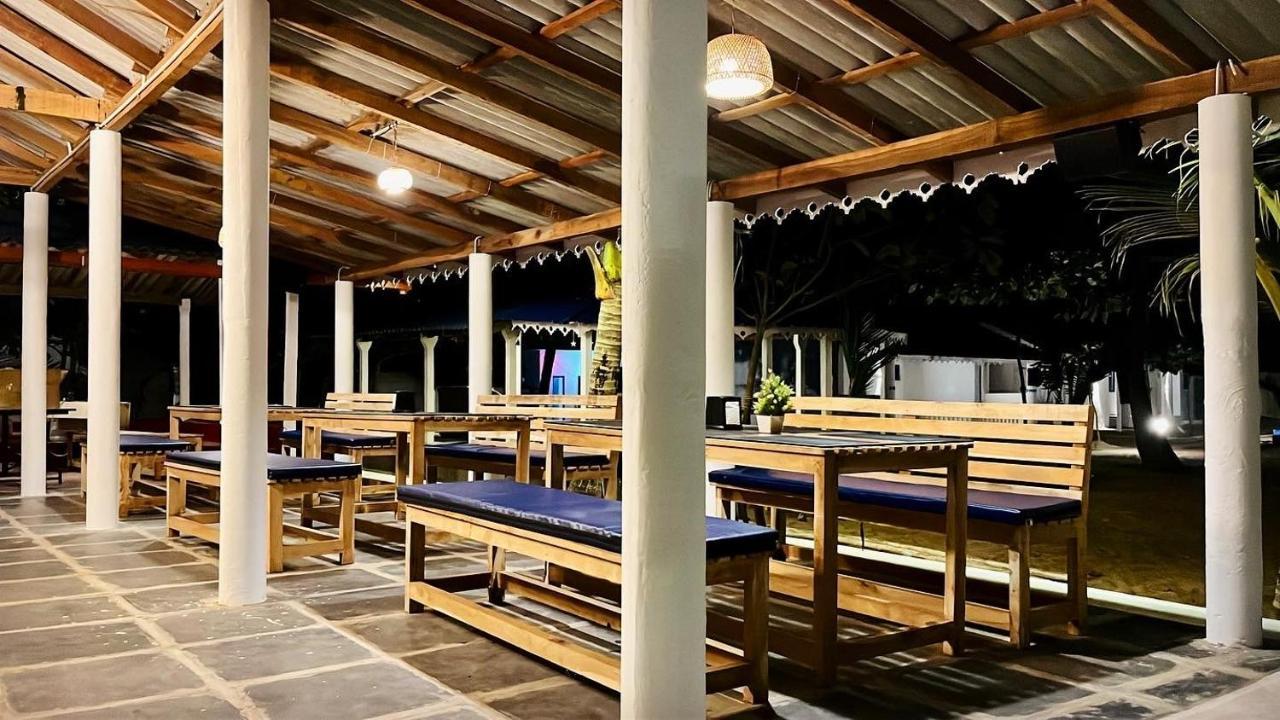 Vibes And Tides Beach Resort By Enlightened Vagabond Gokarna  Exterior foto